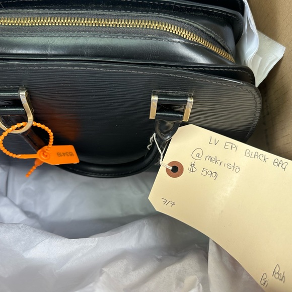 Louis Vuitton Black Epi Handbag - Picture 4 of 11